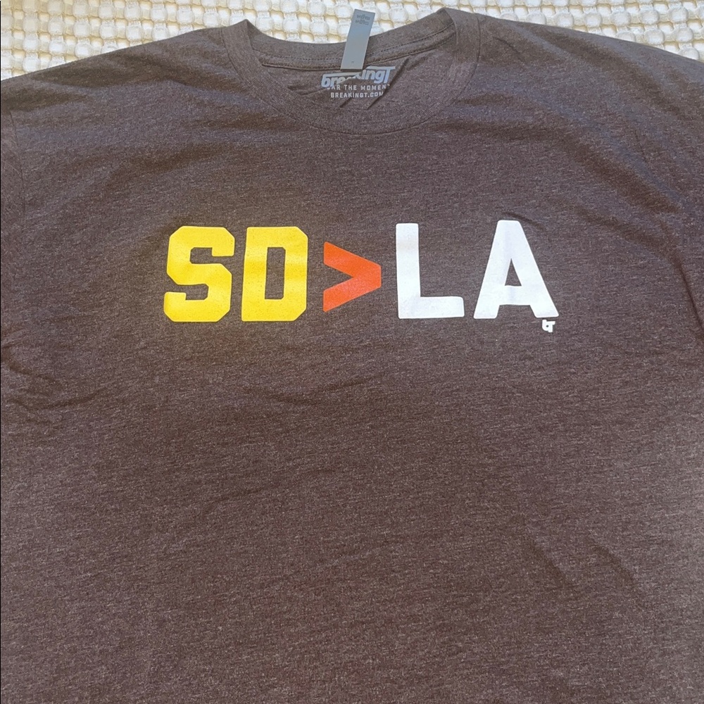 SD>LA Graphic Tee - Brown Crewneck Shirt